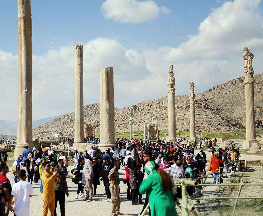 Makam Hafez, Sa’di dan Persepolis unggul dengan tumpuan pelancong