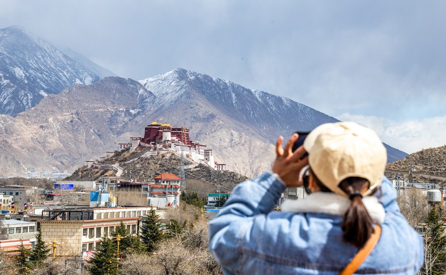 Pelancongan tempatan semakin hangat di Tibet China